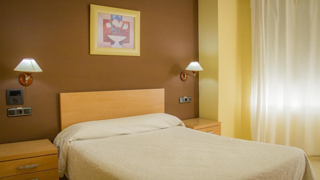Hostal Meseguer Ел Алтет Екстериор снимка