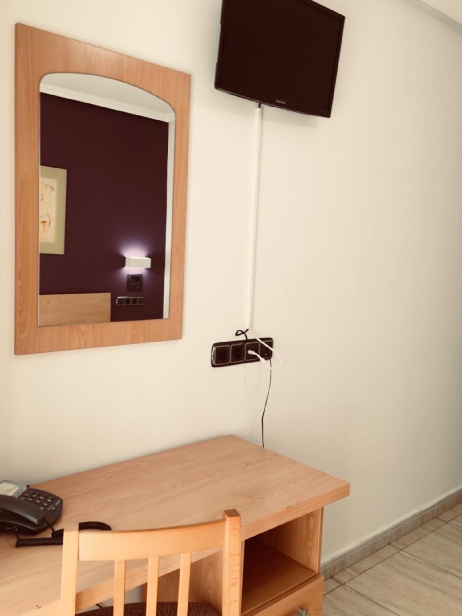 Hostal Meseguer Ел Алтет Екстериор снимка