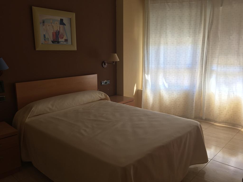 Hostal Meseguer Ел Алтет Екстериор снимка