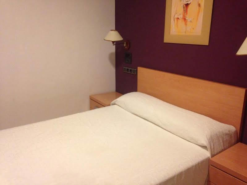 Hostal Meseguer Ел Алтет Екстериор снимка