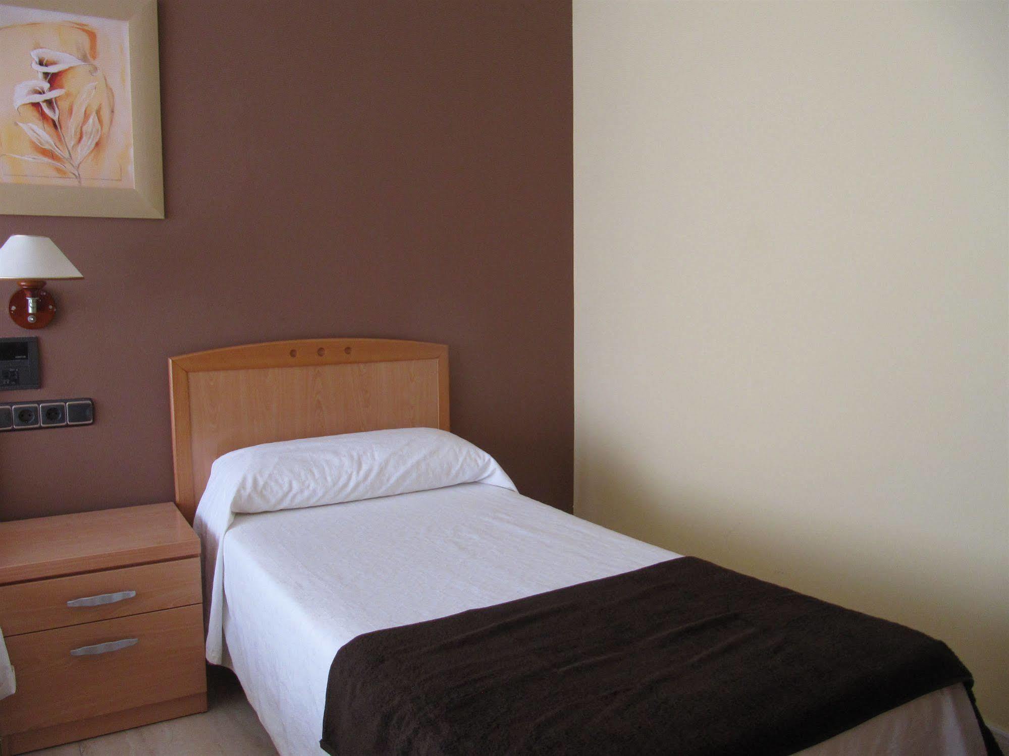 Hostal Meseguer Ел Алтет Екстериор снимка