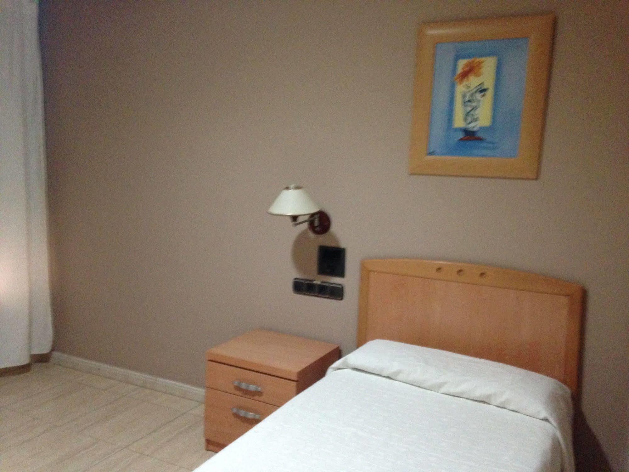 Hostal Meseguer Ел Алтет Екстериор снимка