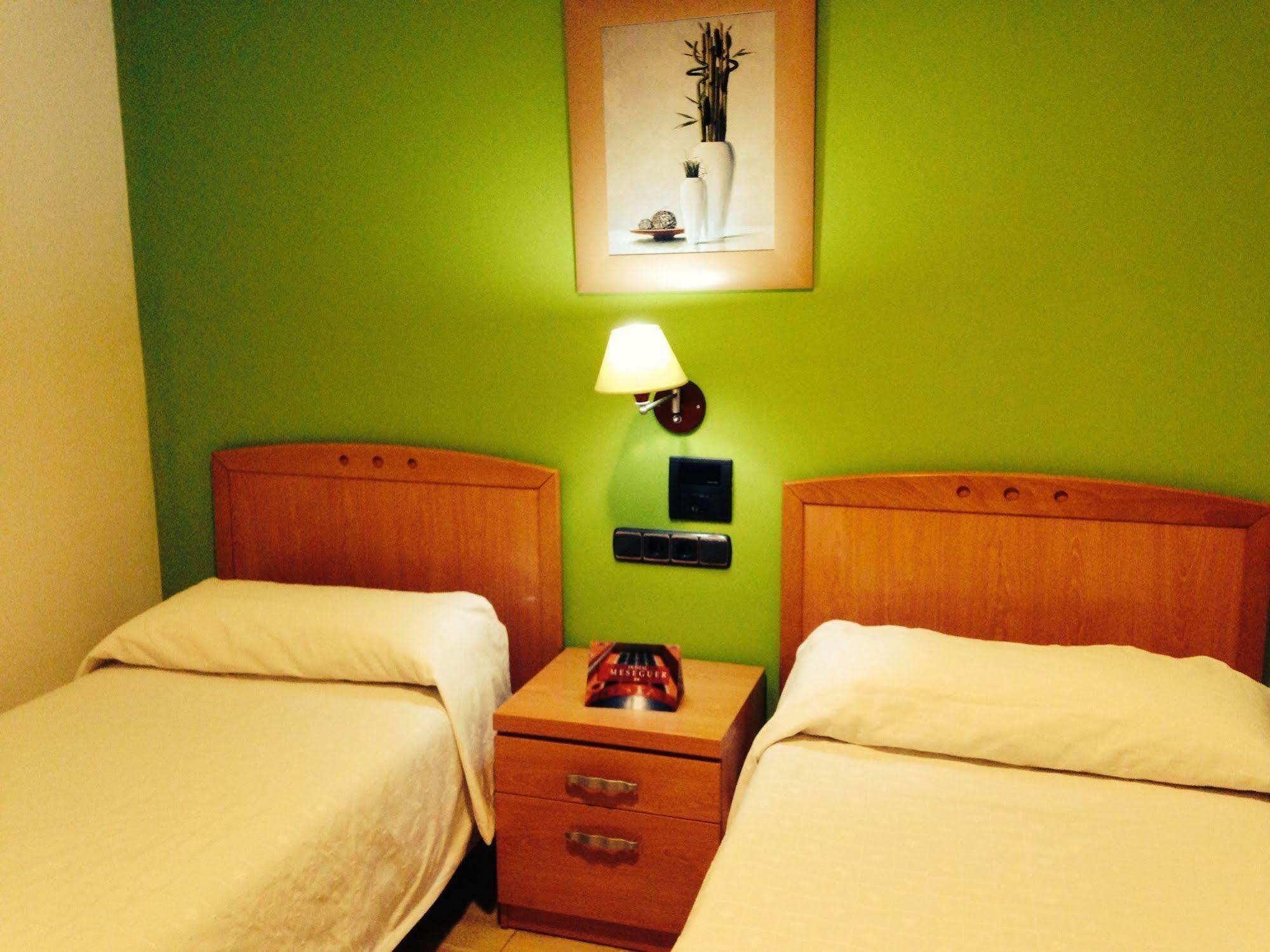 Hostal Meseguer Ел Алтет Екстериор снимка