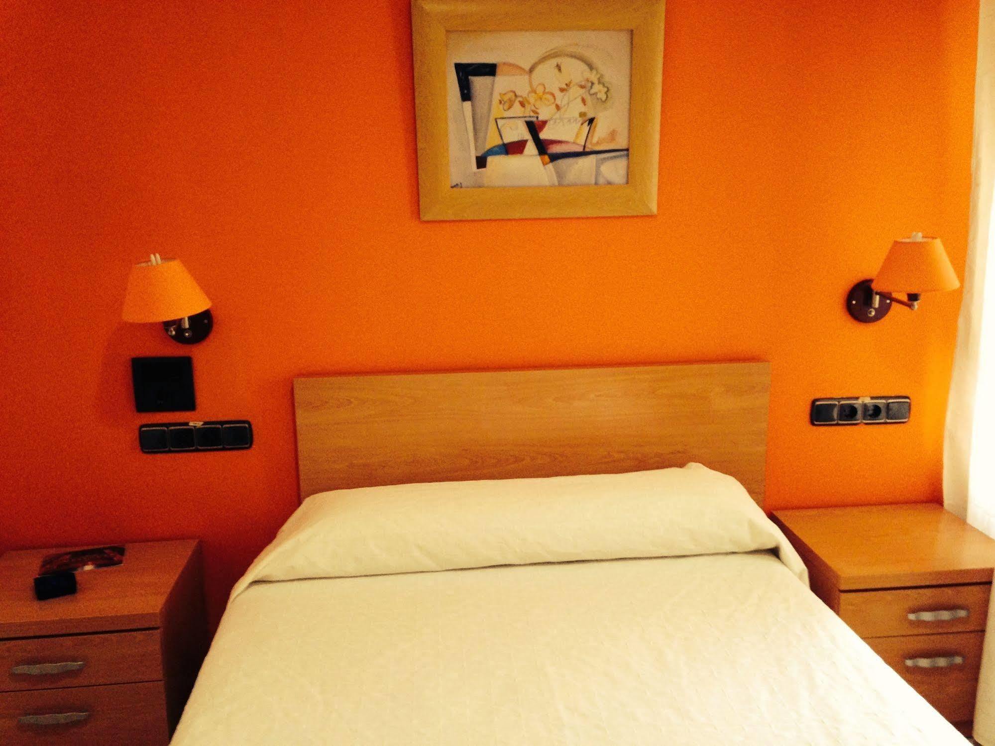 Hostal Meseguer Ел Алтет Екстериор снимка